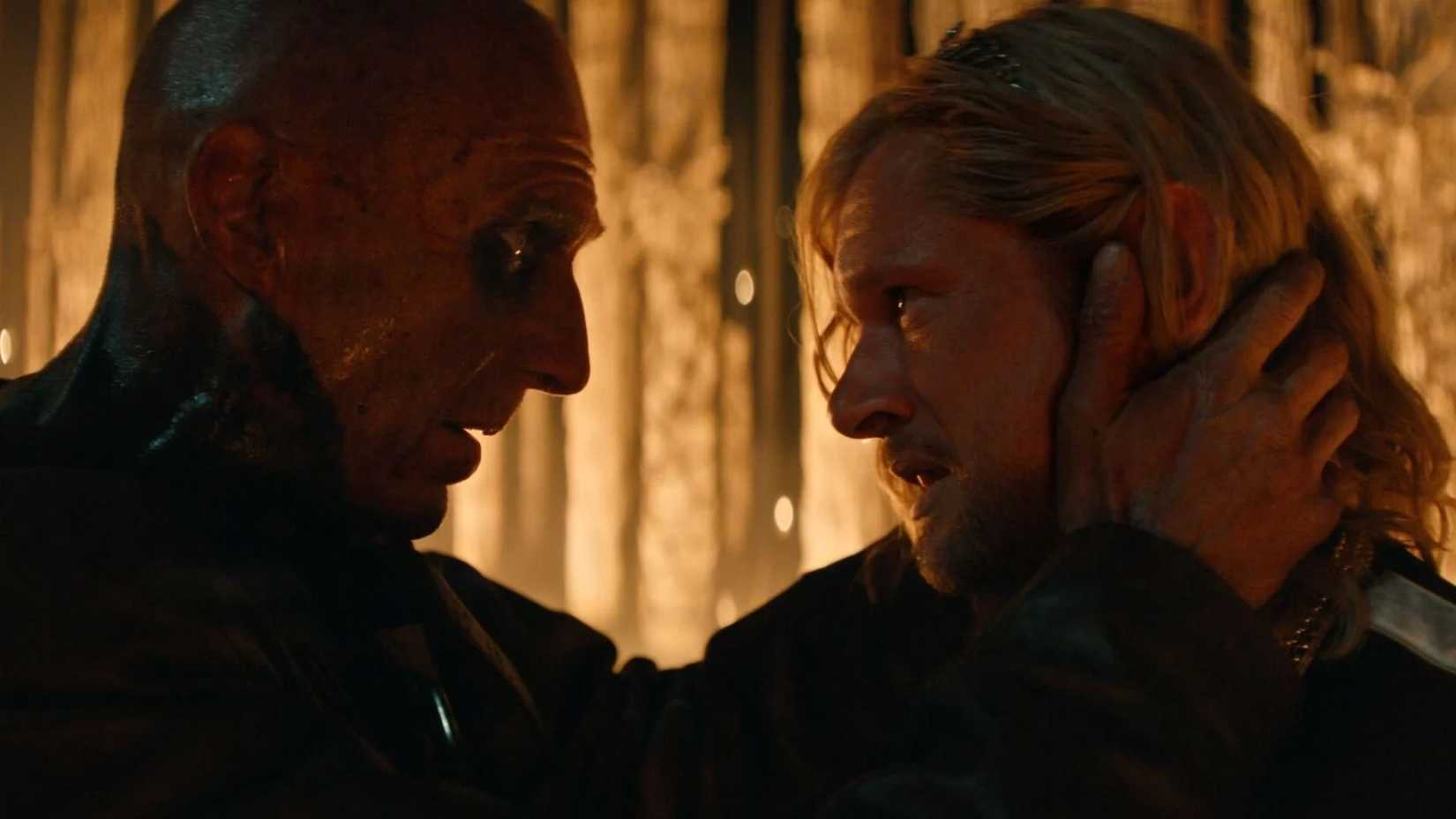 Yıkıklar arasında umut, tehdit ve bilinmezlik kol ediyor