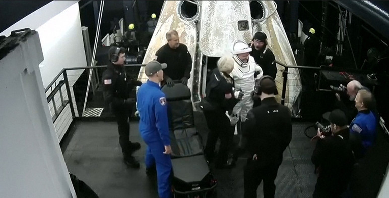 Uzay yolcusu beklenmedik şekilde Dünya'ya geri döndü