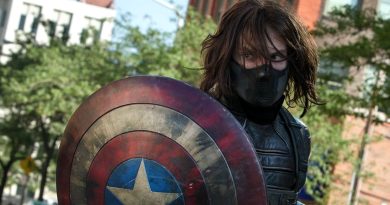 Gizemli bakışlar, karanlık bir rol sinyali veriyor