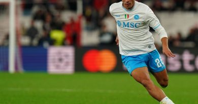 Napoli sahada, Vergara'ya güven, Conte tribünde izliyor