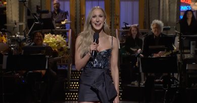 Gülüyor, öğreniyor, yeni yıl, yeni şov!