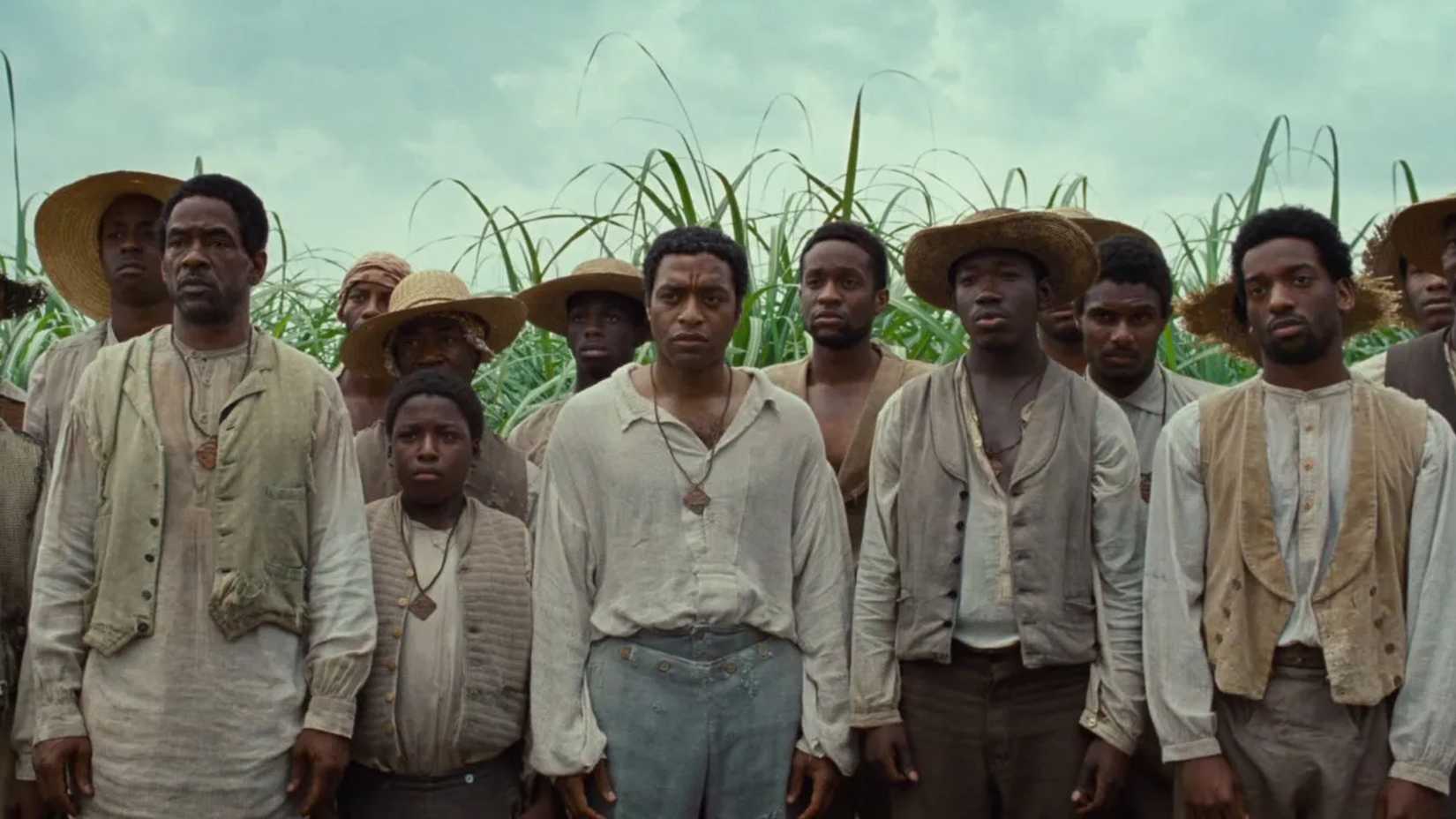 Derinlikli hikaye, görsel efektler, distopik gelecek, düşündürücü