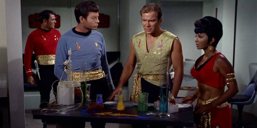 Aynalar, farklılıklar, sonsuz olasılıklar, keşif, zaman yolculuğu