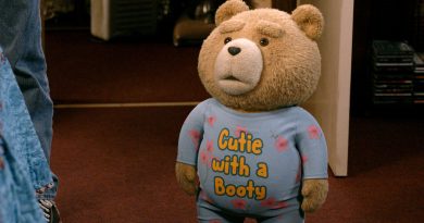 Lise anıları, komedi, oyuncak ayı, macera, nostalji