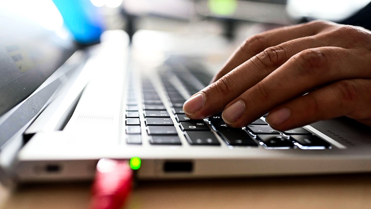 Gençler tuzağa düşüyor, siber suçlar yükseliyor, dikkatli olun