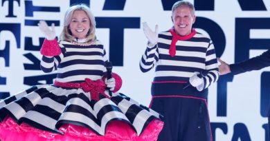 Aşk, müzik ve kruasandan oluşan sıra dışı bir sahne