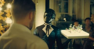 Gizemli geleceğe yolculuk, görsel şölen, keşfedilmeyi hak ediyor