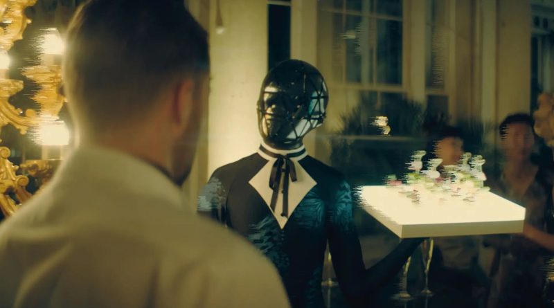 Gizemli geleceğe yolculuk, görsel şölen, keşfedilmeyi hak ediyor