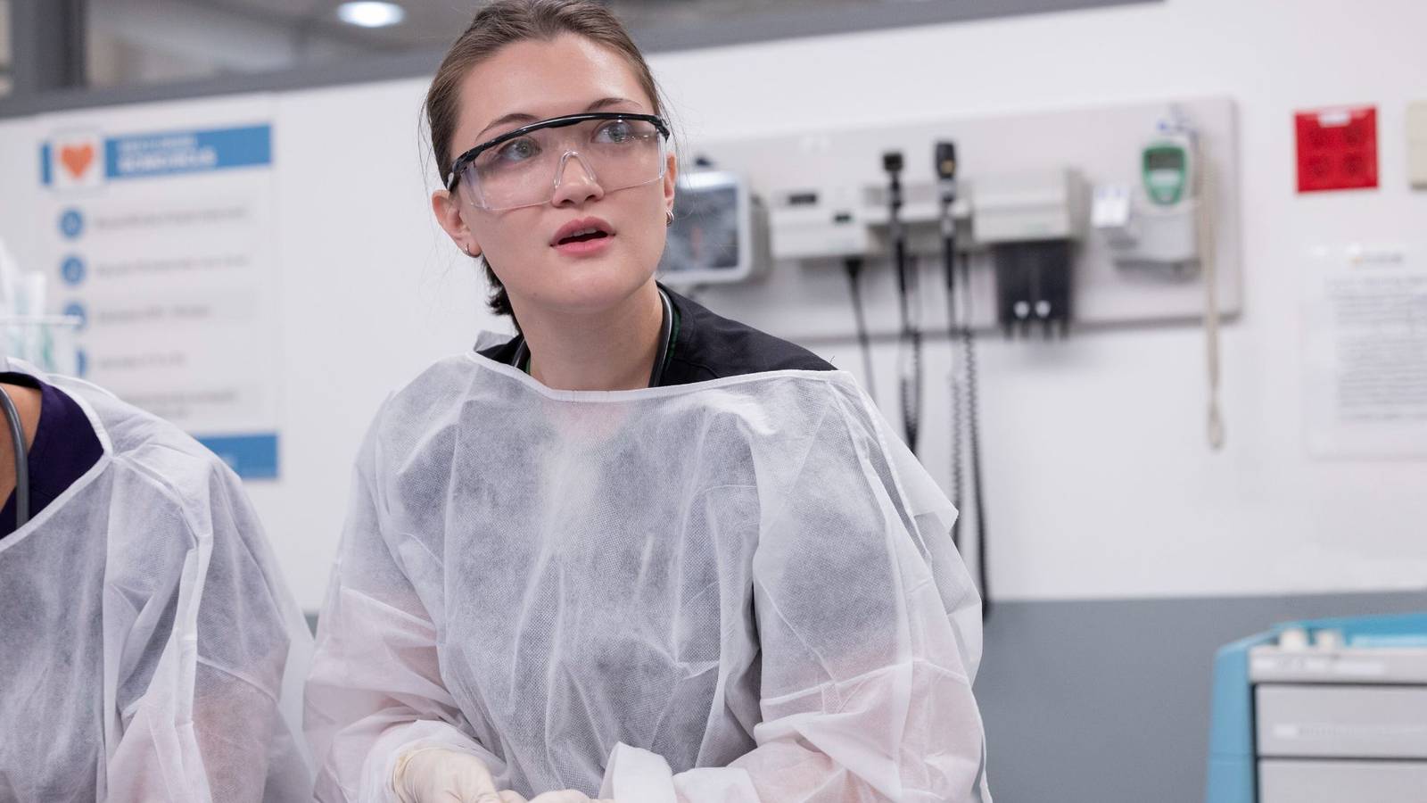 Yeni bir dizi arayanlar, ilk bölümü atlayın, keşfedin!