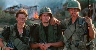 Yüzler, yorgunluk, umutsuzluk, savaşın izleri, sessizlik