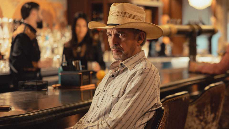 Yol ayrımında, karakterler savruluyor, hikaye dağılıyor