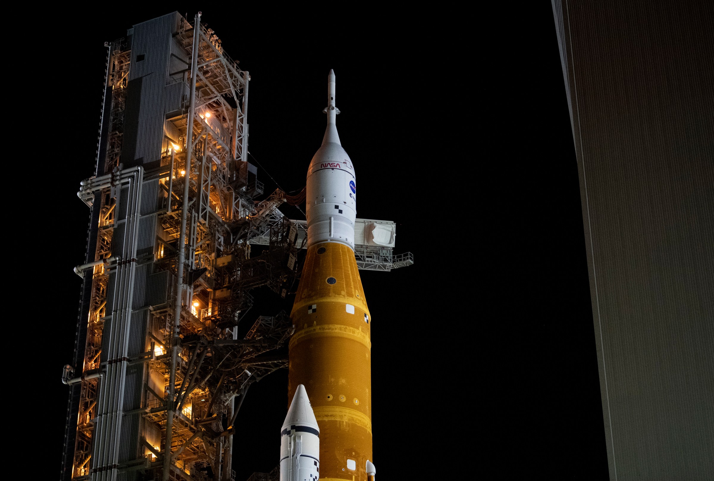 Ay yolculuğu ertelendi, güvenliği önceliklendirdiler