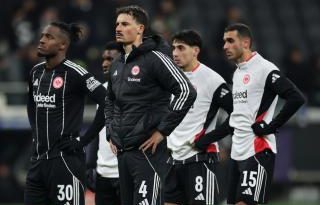 Savunma zafiyeti, özgüven eksikliği, Frankfurt'ta alarm zili