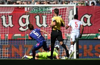 Tribünlerde karneval, sahada rekabet ve heyecan!