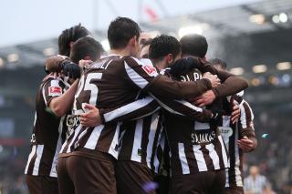 Coşku dorukta, Millerntor'da galibiyet sevinci!