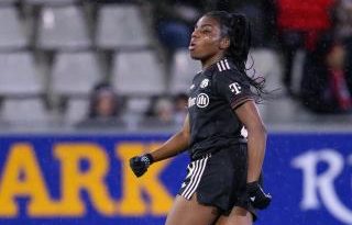 Bayern'in zaferi, Wolfsburg'un ertelenen maçı üzüntüsü