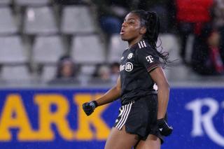 Bayern'in zaferi, Wolfsburg'un ertelenen maçı üzüntüsü