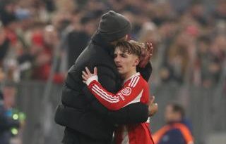 Genç oyuncuyu savunan teknik direktör, gülümsemeyle eleştirileri yanıtladı