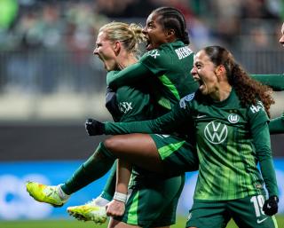 Avrupa'nın iki güçlü kadın futbol takımı karşı karşıya!