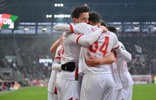 Augsburg'a bağlı, uyum sağladı, kalmak istiyor