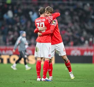 Tac atışları Mainz'ı alt etti, savunma çöküşü yaşandı