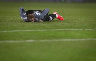 Sevinç, sakatlık, Frankfurt galip, Mönchengladbach üzgün