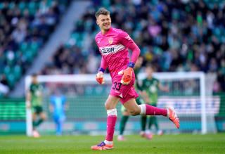 Kaleci Nübel'den Premier Lig rüzgarı esiyor