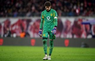 Yüzünde hayal kırıklığı, omuzları çökmüş bir sorumluluk