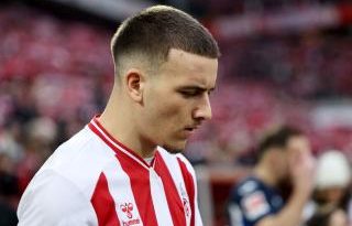 Yunan savunmacı Augsburg'da parlıyor, dikkatleri üzerine çekiyor