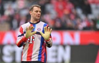 Evden maç izleyen efsane kaleci, şaşkınlık yarattı