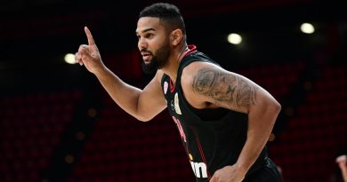 Kırmızı şimşekler coştu, Peristeri teslim oldu!