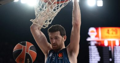 Efes'in zaferi, Karsiyaka'ya karşı İstanbul'da net bir skorla geldi