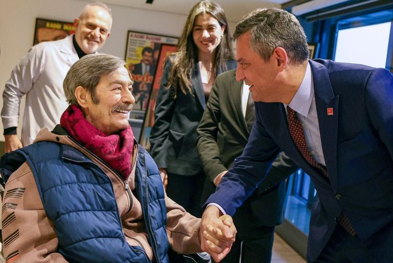 Dostça bir ziyaret, sanatçıya destek, geçmiş olsun dilekleri