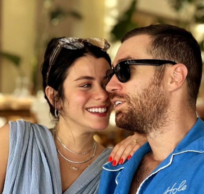 Aşk hayatı sorularına yanıt, Nişantaşı'nda objektife yakalandı