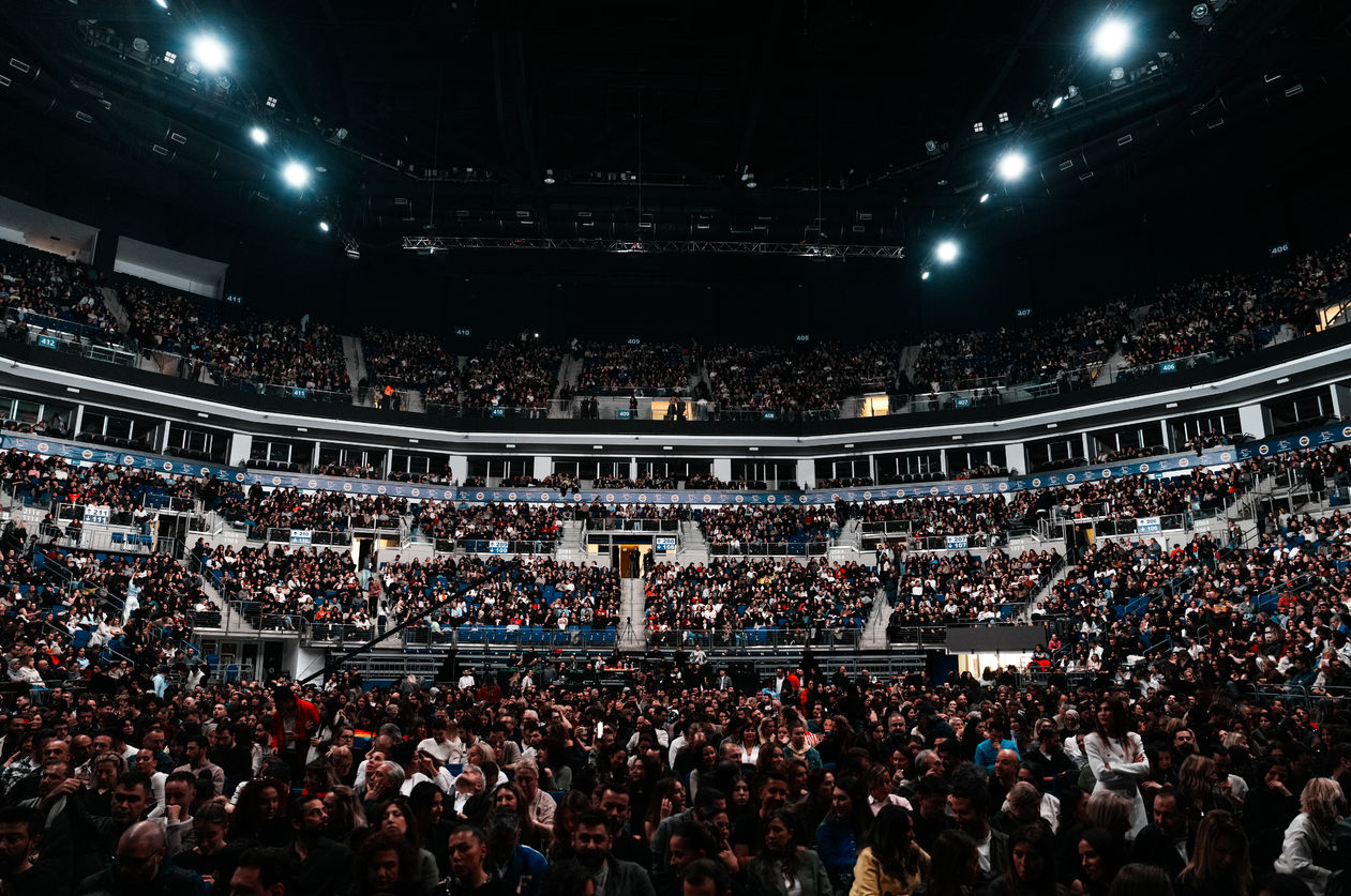 Sahne ışıkları, müzik, coşku, unutulmaz bir gece