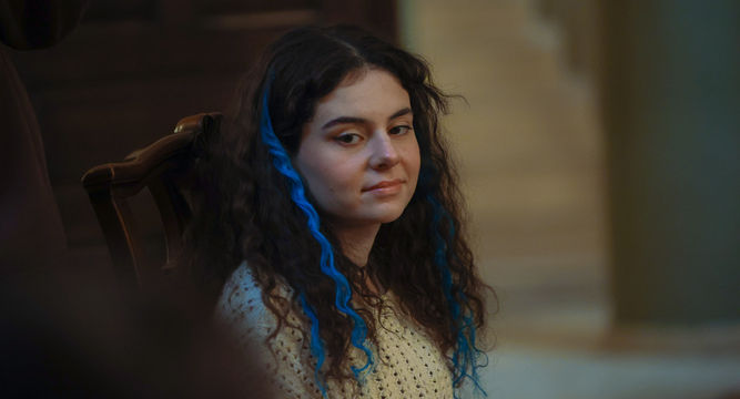 Cennet'in karmaşık dünyası, sırlar ve entrikalarla dolu