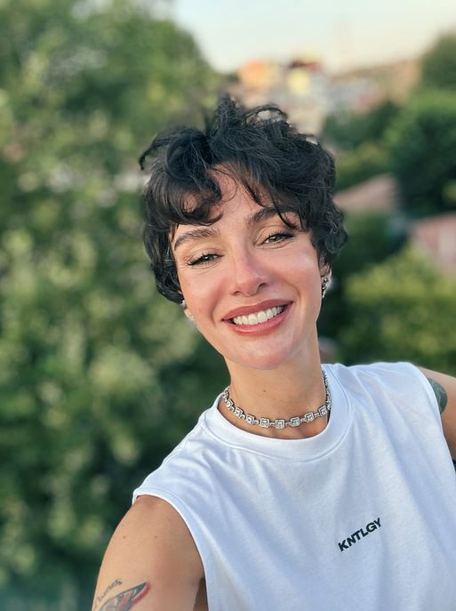 Gençlik enerjisi, sunuculukta göz kamaştırıyor