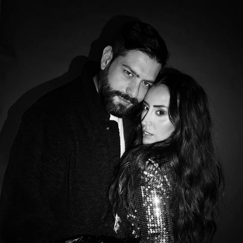 Gülümseme, heyecan, aşk kokusu havada!