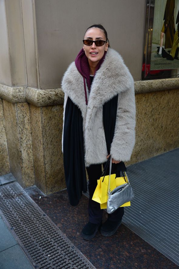 Gülüşüyle aşkı yansıtan bir mutluluk anı yakalandı