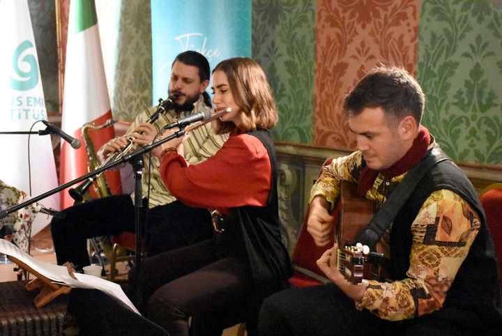 Roma'da yankılanan şarkılar, unutulmaz bir anma