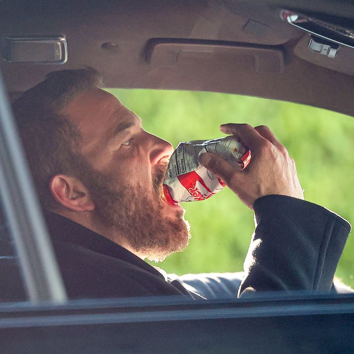 Mısır keyfi yapan Affleck, kameralardan kaçmaya çalışıyor