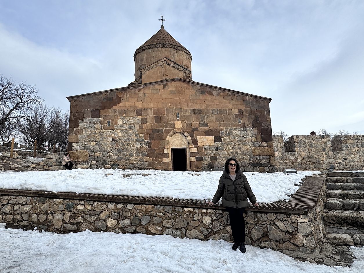 Van Gölü'nde Akdamar'ın tarihi dokusu, Hülya Koçyiğit'i büyüledi
