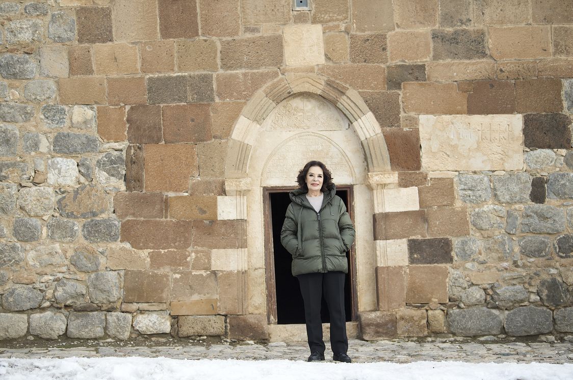 Van Gölü'nde Akdamar'ın büyüsü, Hülya Koçyiğit'i etkiledi