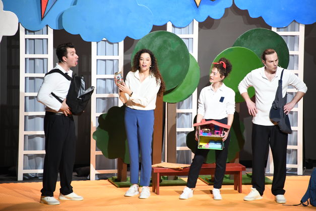 Minik süper kahramanlar, kahkahalarla dünyayı kurtarıyor!