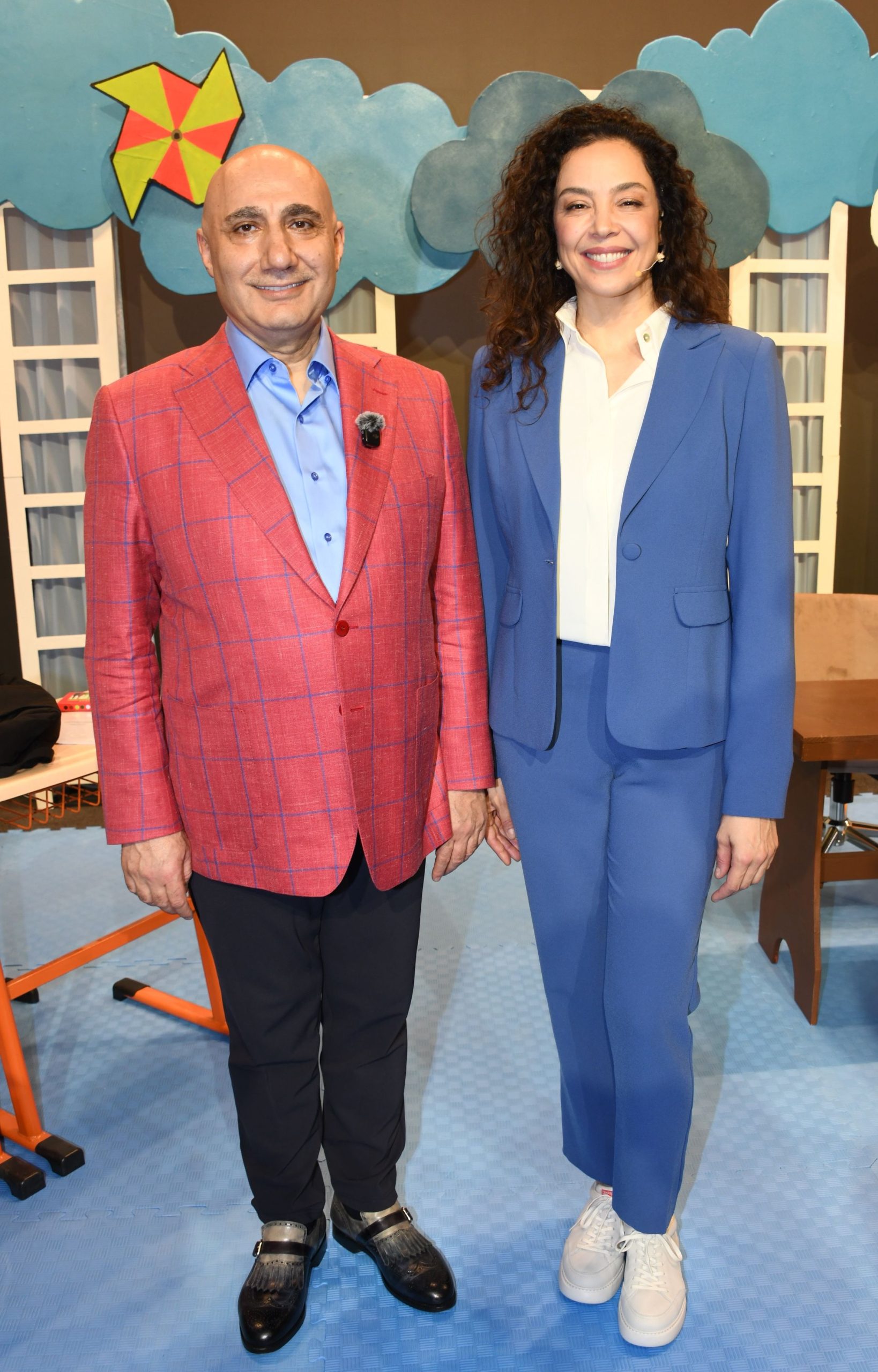 Minik süper kahramanlar, kahkahalarla dünyayı kurtarıyor!