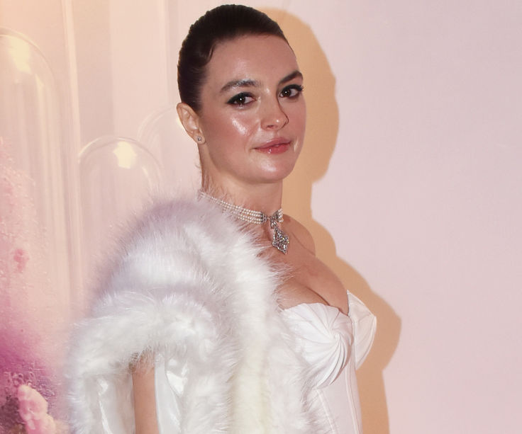 Gülüşü aşk, bakışı umut, kalbi sevgi dolu