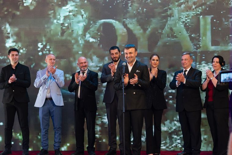 Ateşli bakışlar, sır perdesi ve beklenmedik ittifaklar