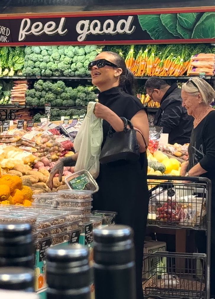 New York gecesinde aşk, gülümseme ve kırmızı rengi