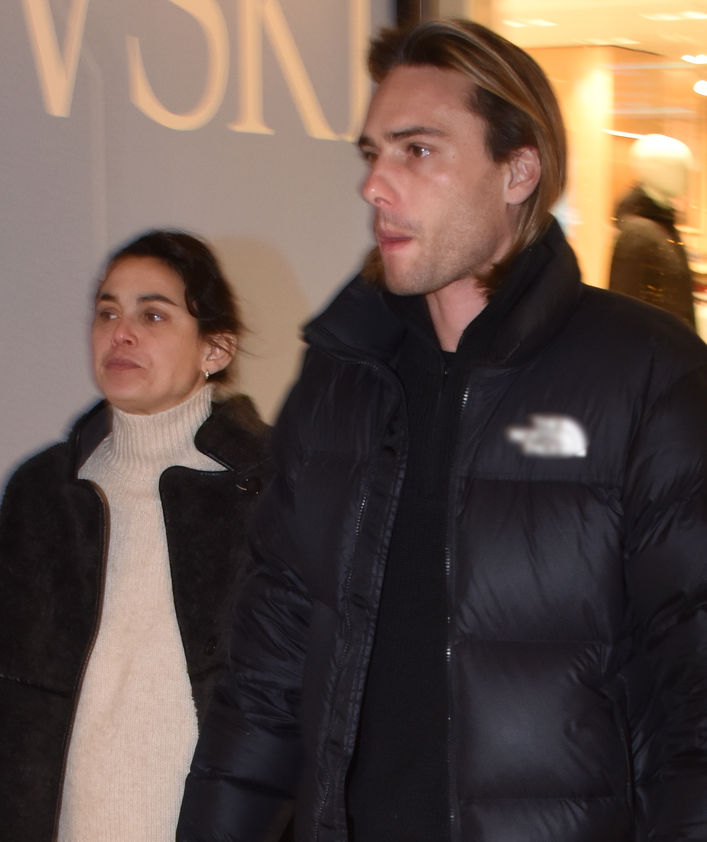 Gizlenerek kaçış, Etiler'de aşk ve şaşkınlık anları