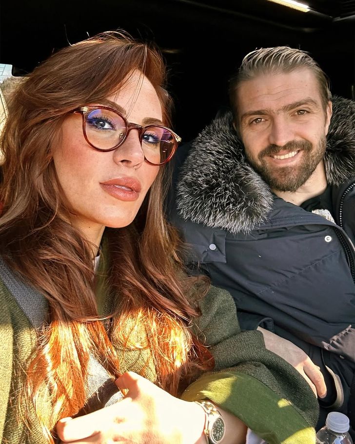 Bekleyiş, hayranlık, sabır ve aşkın ilk adımları